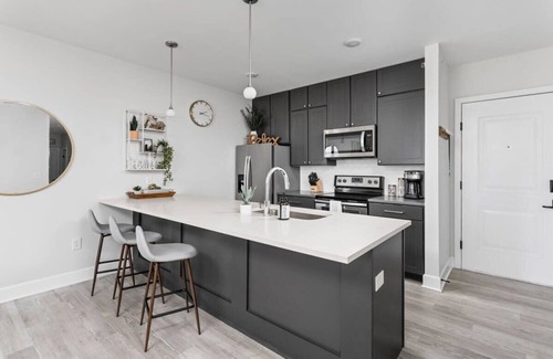 Meridian-Kessler Apartment | CozySuites Spacious 2BR at Meridian Kessler
