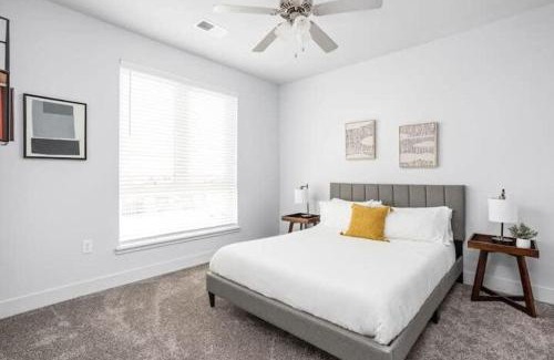 Indianapolis Apartment | Cozysuites Stylish 4BR in the heart of Nora
