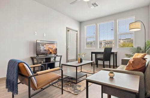 Glendale Sports and Entertainment District Apartment | CozySuites with pool in Westgate near stadium 6