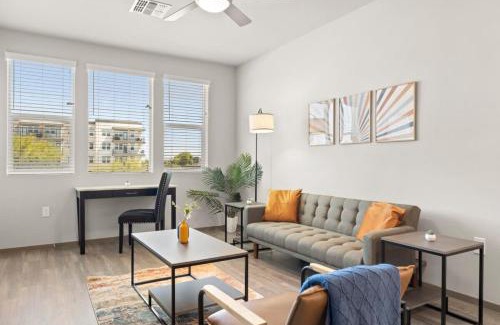 Glendale Sports and Entertainment District Apartment | CozySuites with pool in Westgate near stadium 6