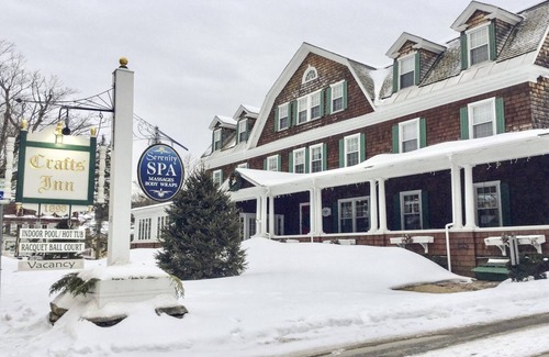Wilmington Apartment | Crafts Inn, Hotel Suite with pool and hot tub.
