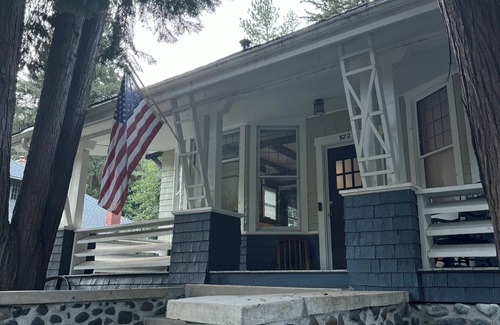 Ahsahka House | Craftsman Charm, 2-bedroom house with AC, WiF, Tranquil Setting