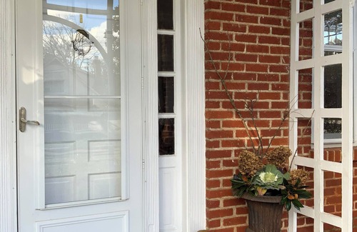 Orange House | Craftsman Cottage - Charming 3-bedroom house with WiFi and AC in lovely Orange