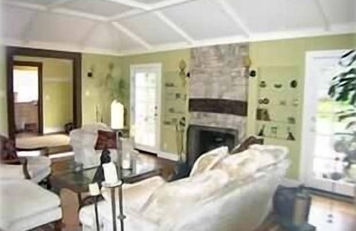 Carmel Valley House | Craftsman within easy walk to 26 wine tasting rooms, restaurants and shops!