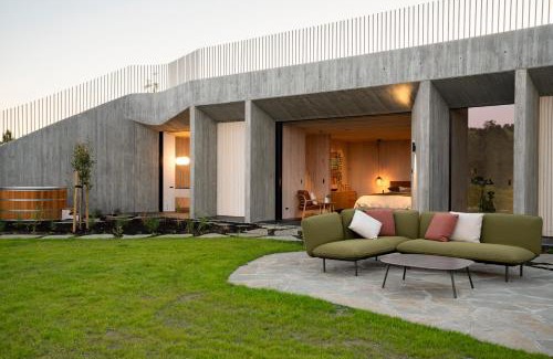 Tuki Tuki Cabin | Craggy Range Luxury Vineyard Retreat