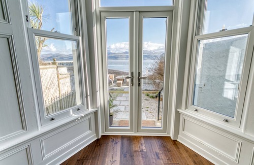Beaumaris Cottage | Craig Hyfryd - a coastal that sleeps 12 guests in 6 bedrooms