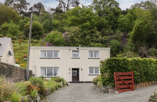 Kilmun Cottage | CRAIGEND COACH HOUSE, pet friendly, with a garden in Dunoon