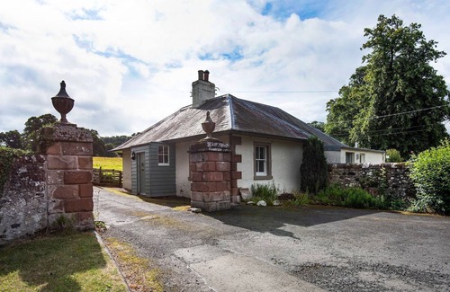 Kelso Cottage | CRAILING WEST LODGE - sleeps 2 guests in 1 bedroom