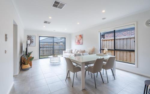 Cranbourne East Villa | Cranbourne Entire house 4bedroom