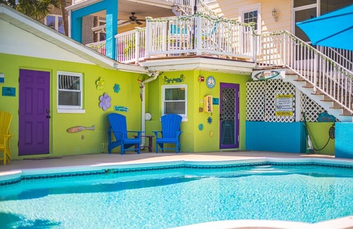 Historic Downtown Melbourne Apartment | Crane Creek Inn Manatee Suite: Waterfront Pool!