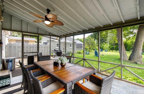 Ames House | Crane Haven - Walk to CyRide Games & Grill