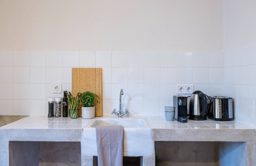 Kerameikos Apartment | Crane – Stylish Living in the Heart of Metaxourgeio
