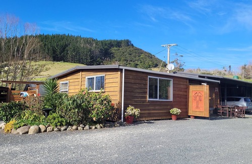 Whangarei Heads Cabin | Craypot Cabin: a slice of paradise on a lifestyle block nestled below Mt. Manaia