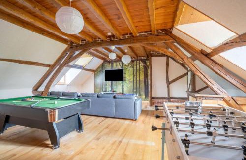 Charny Villa | Crazy Villa Ricardière 89 - Indoor heated pool - Basket - 2h Paris - 30p