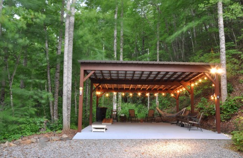 Bryson City House | Create fond Smoky Mtn. memories in a boutique home just outside Bryson City, NC
