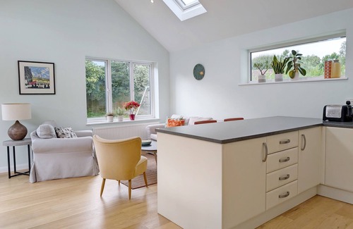 Bosham Cottage | Crede Close - sleeps 8 guests in 4 bedrooms