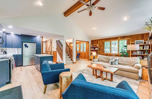 Pocono Pines Cottage | Creek Access & Deck: Family Pocono Pines Cottage