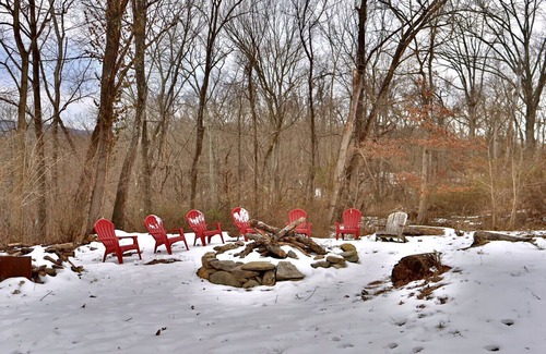 Lovettsville House | Creek Cottage along the Potomac River