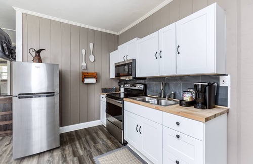 LaGrange House | Creek Lodge - LaGrange's Best Kept Secret