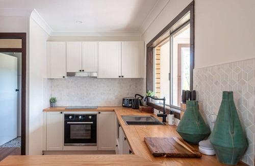 Stanthorpe House | Creek View Cottage by Humble Abode