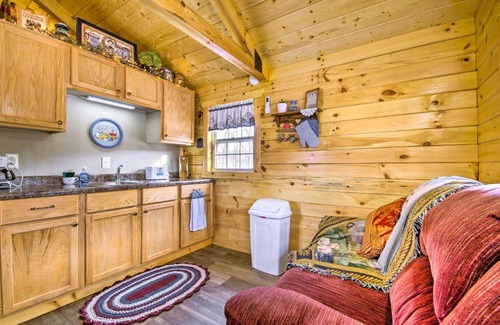 Florence House | Creek Views and Grill Idyllic Florence Cabin