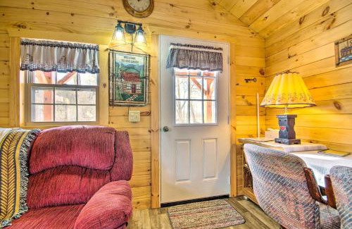 Florence House | Creek Views and Grill Idyllic Florence Cabin