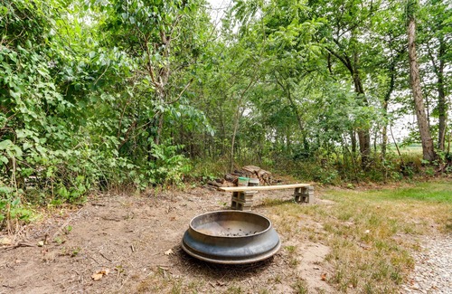 Florence Cabin | Creek Views & Grill: Idyllic Florence Cabin
