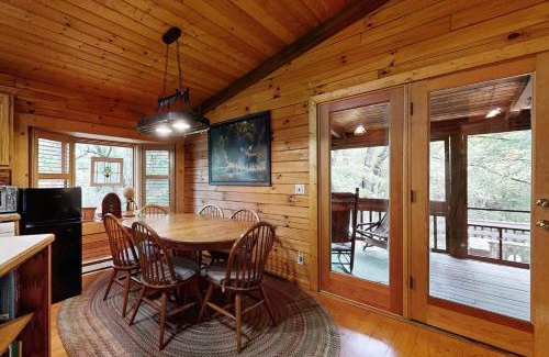 Newland House | Creekfront Cabin