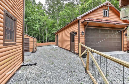 East Ellijay Cabin | Creekfront, hot tub, 2/2 5 acres of privacy, pet friendly, fenced yard
