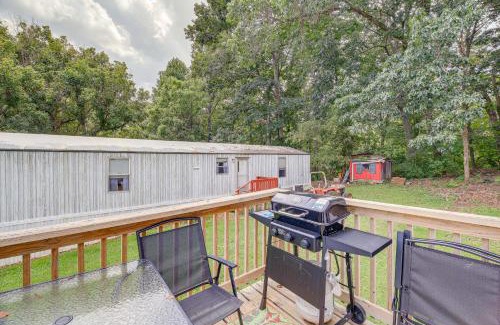 Max Meadows House | Creekfront Max Meadows Mobile Home with Deck!