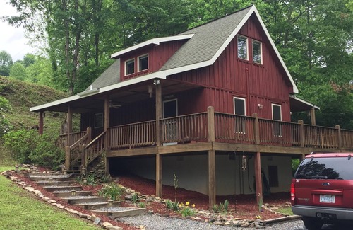 Hayesville Cabin | Creekfront on Tusquittee Creek Cozy 1BR/1BA Sleeps Four