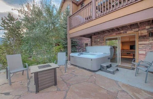 Vista Point House | Creekside Breckenridge Gem: Hot Tub and Fire Pit