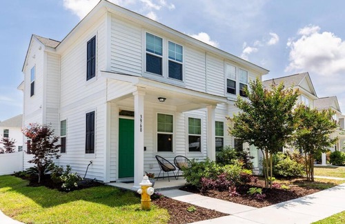 North Charleston House | Creekside Bungalow - 4 mi to downtown Charleston