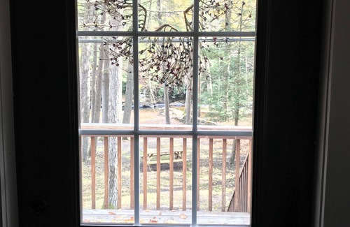 East Stroudsburg House | Creekside cabin home ENJOY PEACE/BEAUTY in LUXURY with quality bedding&MUCH MORE