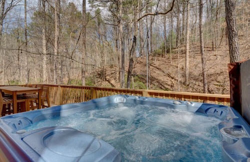 Ranger Cabin | Creekside Cabin fire pit pizza oven dogs hot tub