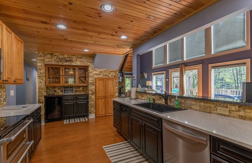 Newland House | Creekside Cabin in Linville with seasonal views of lake, golf access and large deck with hot tub!