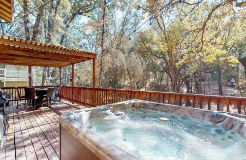 Groveland House | Creekside Cabin