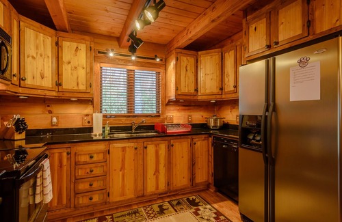 Banner Elk Cabin | Creekside Comfort NC - Creekside cabin minutes from amazing hiking and skiing.