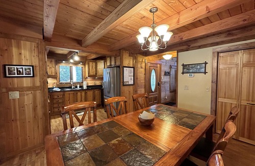 Banner Elk Cabin | Creekside Comfort NC - Creekside cabin minutes from amazing hiking and skiing.