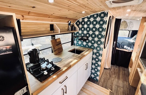 Chesterfield House | Creekside Cool Bus - A/C & Heat