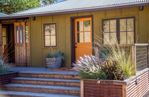 Ukiah House | Creekside Cottage at Whispertree - Privacy, Nature & Serenity!