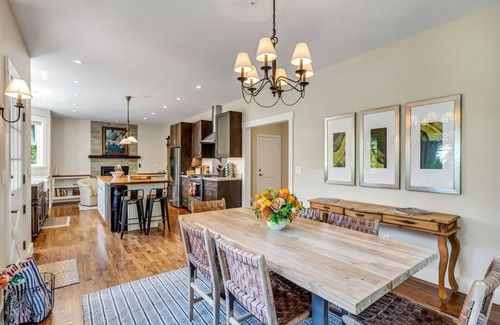 Sonoma House | Creekside Cottage ~ Gorgeous cottage just 3 blocks from the Historic Sonoma Plaz