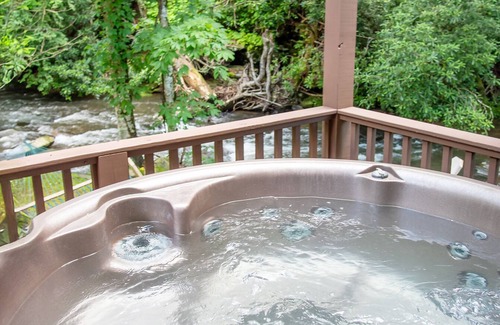 Topton House | Creekside Cove Yurt - Creekside Glamping w/Private Hot Tub