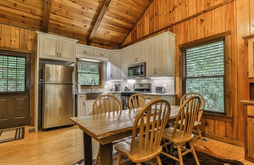 Ellijay Cabin | Creekside Fairytale on Barnes Creek - Magical, Romantic Cabin