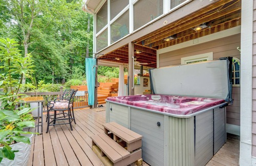 Hendersonville Apartment | Creekside Hendersonville Haven: Hot Tub & Fire Pit