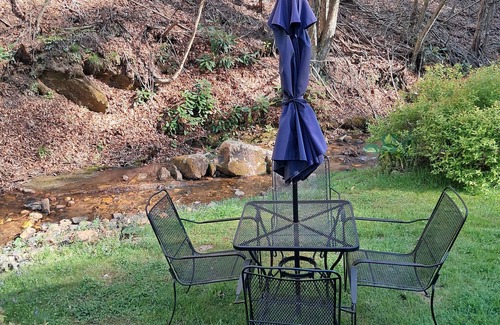 West Jefferson Cabin | Creekside Hideout