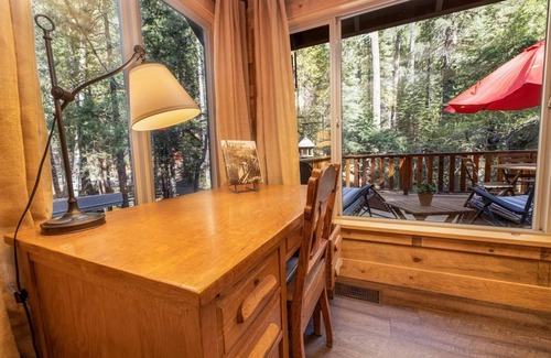 Sugar Pine House | Creekside Lodge Nestled in the Woods with Al Fresco Dining