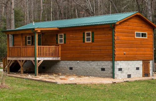 Pisgah Forest House | Creekside Log Cabin | 2 Bed, 2 Bath