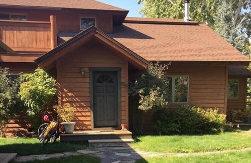 Hailey House | Creekside on Quigley - 3BD Private Home on trails + Hot Tub