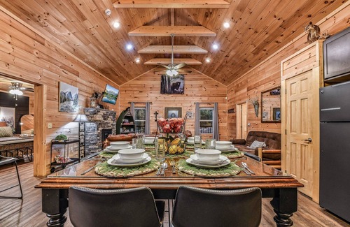 Sevierville Cabin | Creekside on the Bluff: Pet Friendly, Free Attraction Tickets, & Creek View